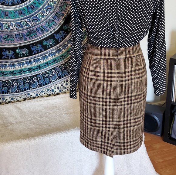 Ann Taylor Petites Plaid Wool Skirt - Picture 5 of 8